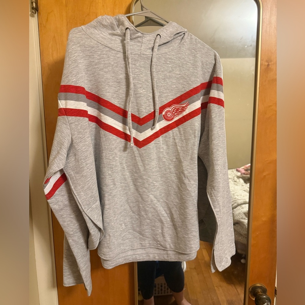Red Wings hoodie size XL